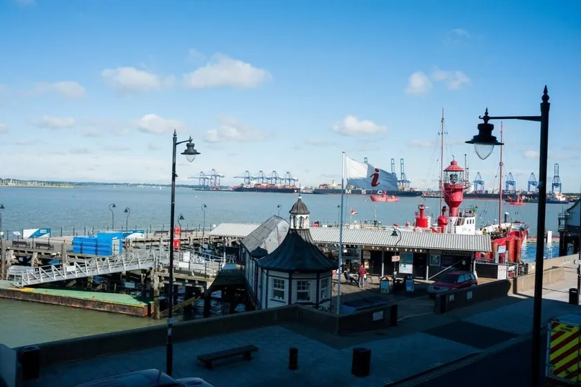 Admirals Harbour View 2-bed Apartment in Harwich - Image 1