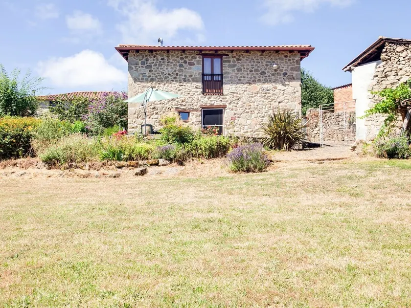 Comfortable and cozy country house in a charming setting. - Image 1