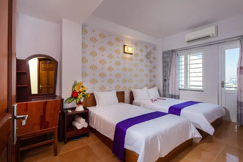 Pearl Beach Hotel - Image 1