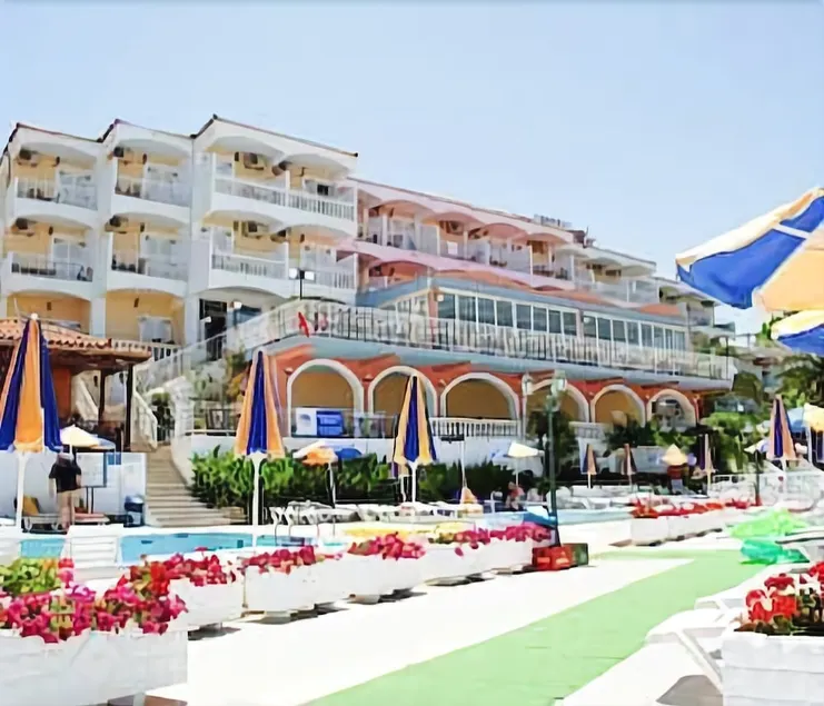 Captains Hotel - Image 1
