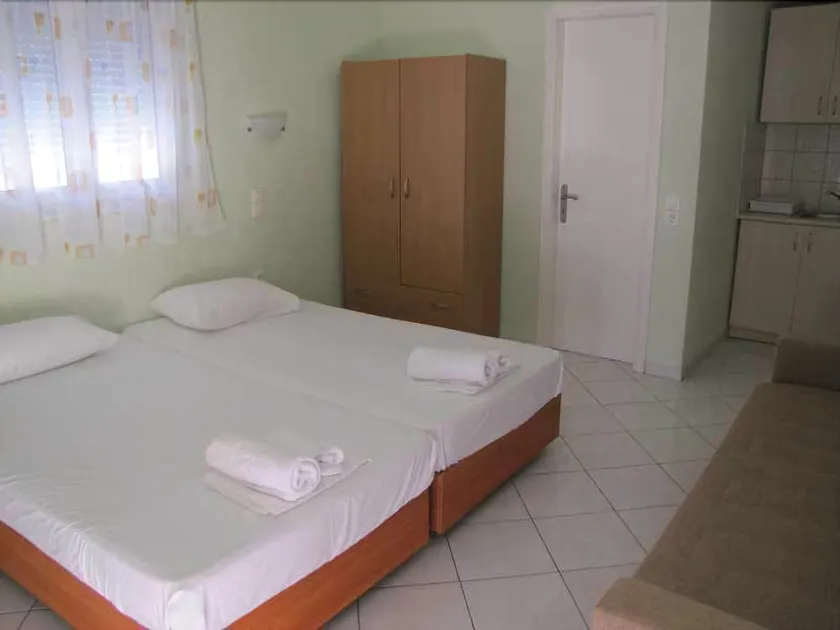 Narkissos Rooms - Image 1