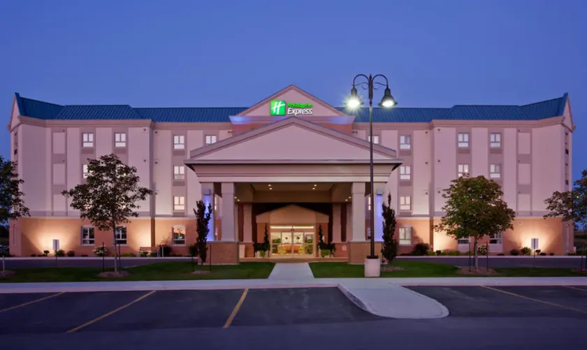 HOLIDAY INN EXPRESS HOTEL & SUITES - Image 1