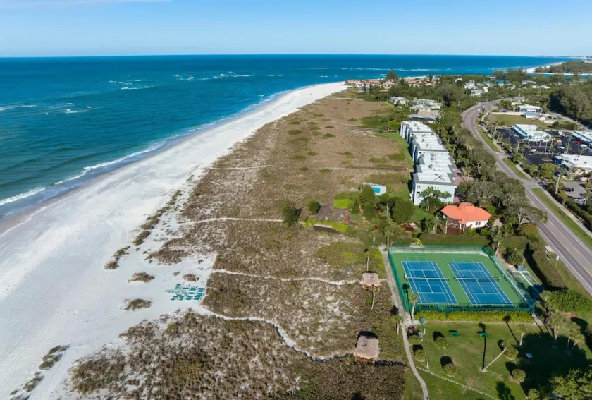 Waterfront Condo Beach Access Community Pool And Tennis 1 Bedroom Condo by RedAwning - Image 1