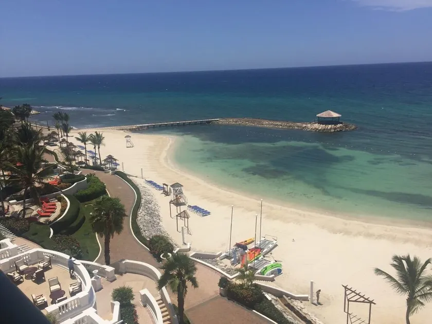 Palmyra Luxury Beach Condo - Image 1