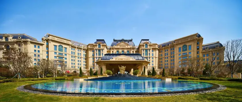 Wanda Vista Qingdao Oriental Movie Metropolis Hotel - Image 1