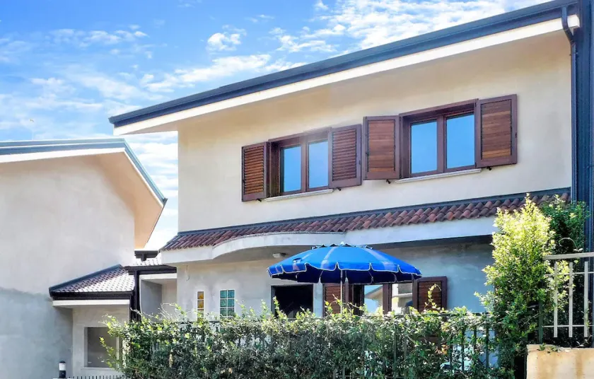 Amazing Home in Soverato With 3 Bedrooms and Wifi - Image 1
