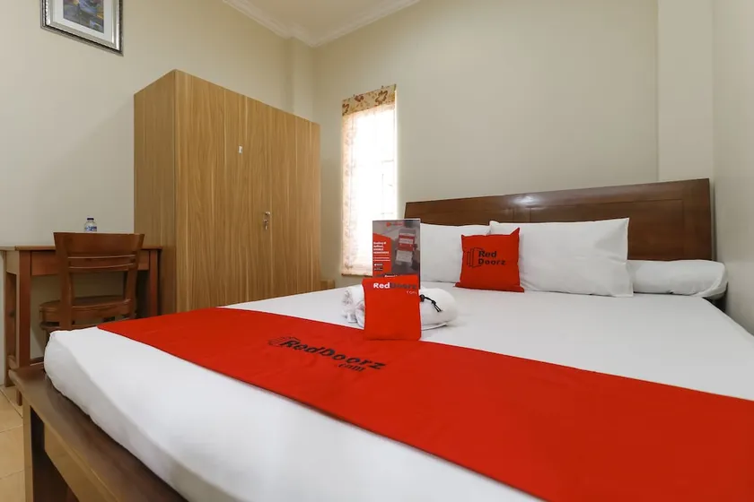 Kwitang Kost by RedDoorz - Image 1