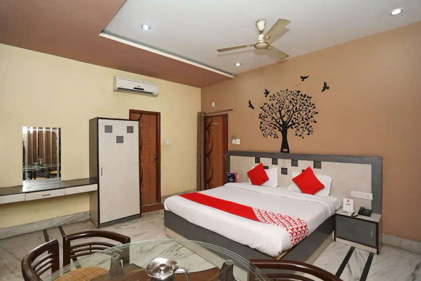 OYO 1379 Hotel HKJ International - Image 1
