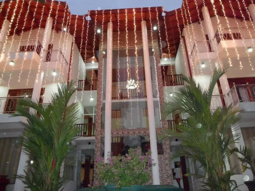 Papaa Palace - Image 1