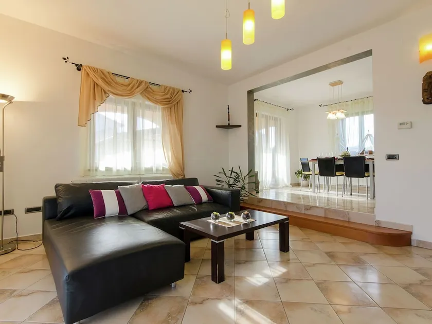 Comfortable Holiday Home in Rovinj With Private Pool - Image 1