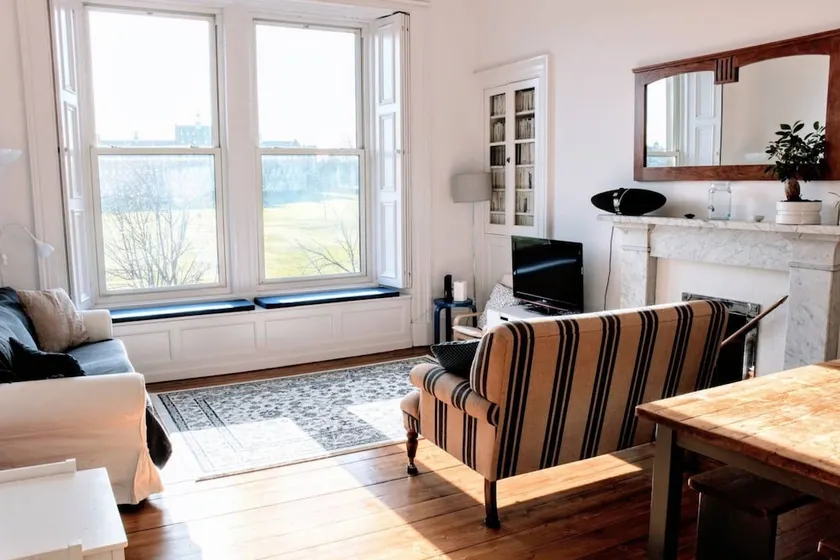 3 Bedroom Flat Overlooking the Meadows Sleeps 5 - Image 1