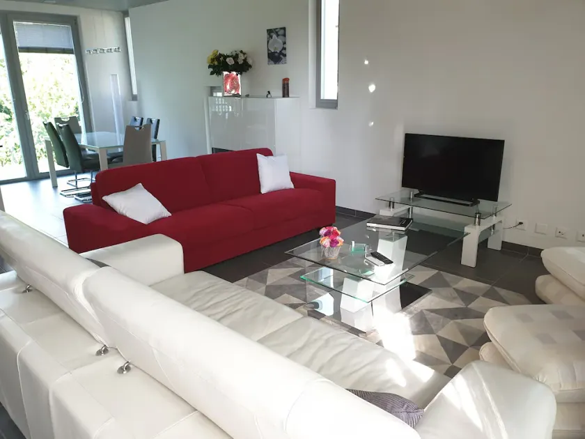 Vevey Elite 3 Bedroom Apartment - Image 1