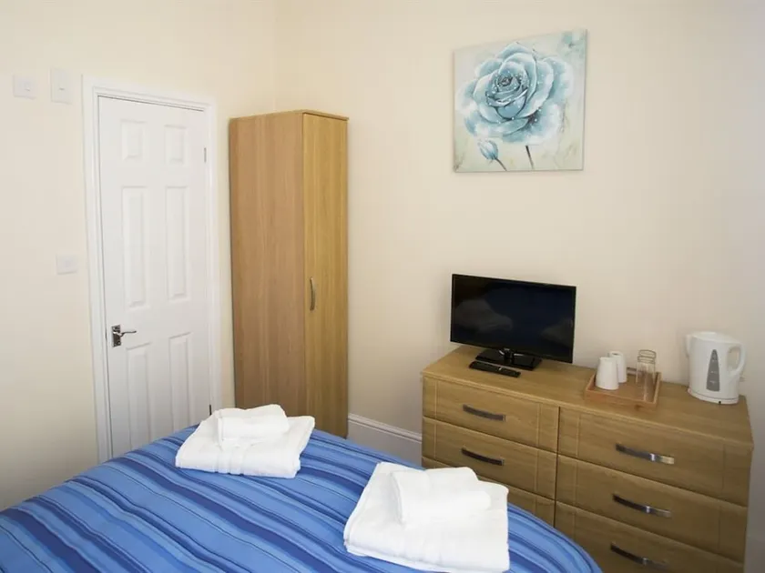 Brent Knoll Inn - Image 1