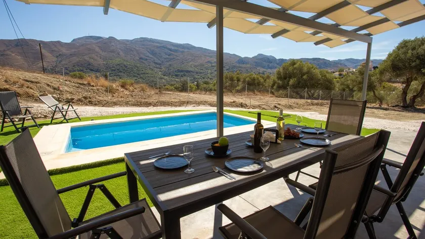 3-bed Villa in Palaioloutra With Private Pool - Image 1