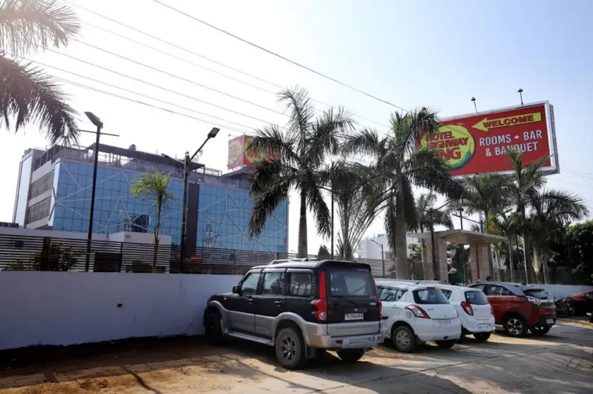 Hotel Highway King - Image 1