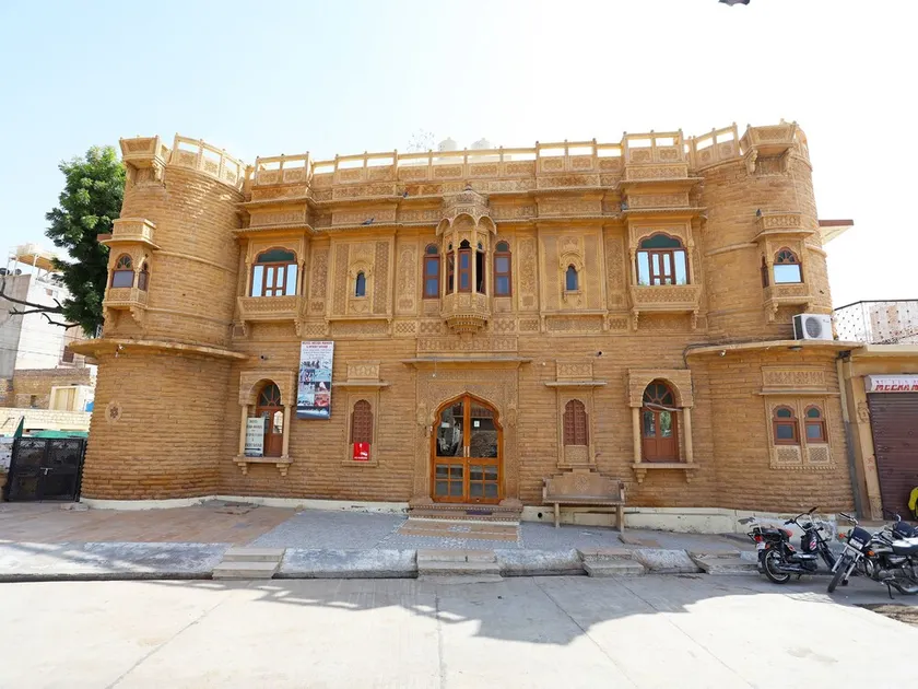 OYO 9933 Hotel Meera Mahal - Image 1