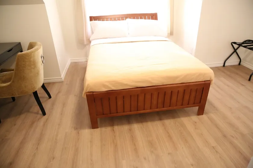 Elegant Suite at 700 Bathurst - Image 1