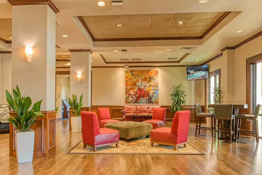 MCM Eleganté Hotel & Suites - Image 1