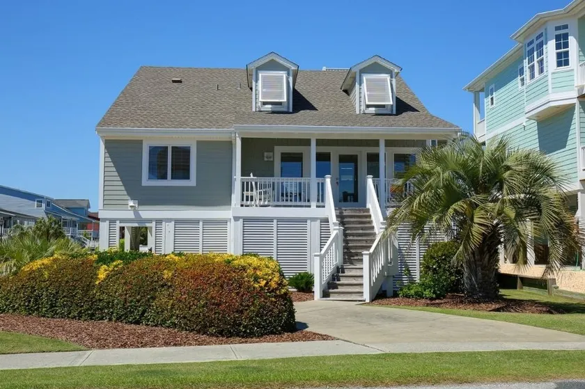 Holden Jeanie 4 Bedroom Home by RedAwning - Image 1