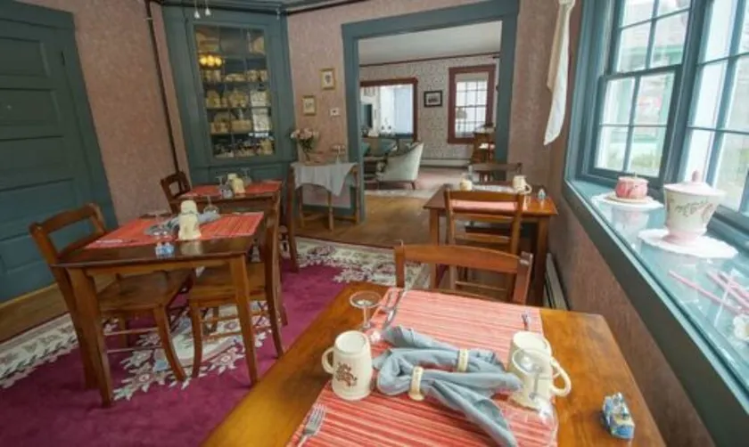 The Tuckernuck Inn - Image 1