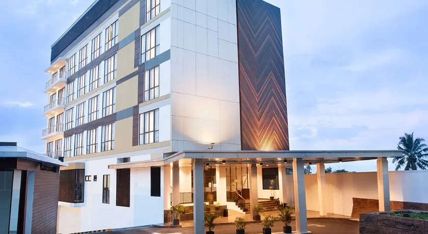 Hotel Santika Sukabumi - Image 1