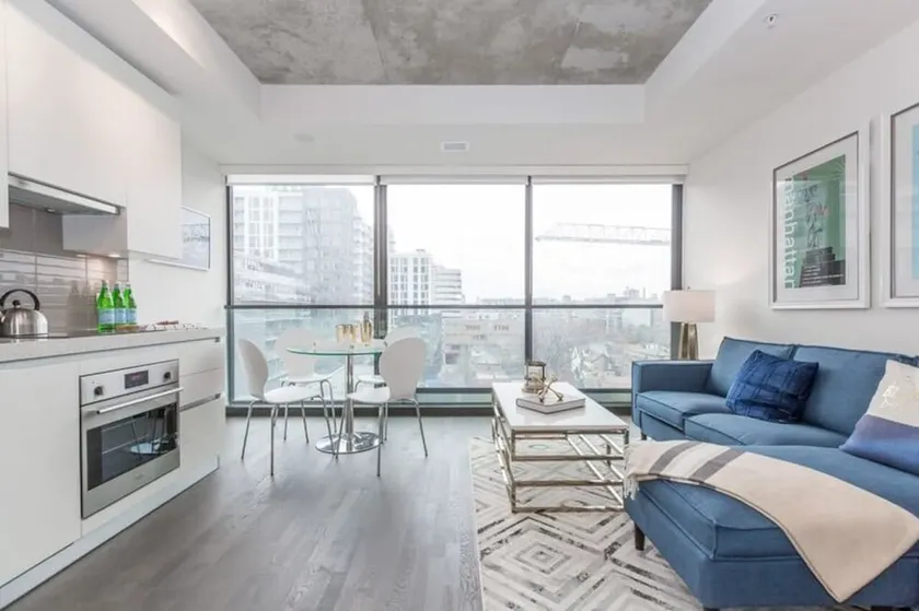 Luxury 1BR in the Heart of King West - Image 1