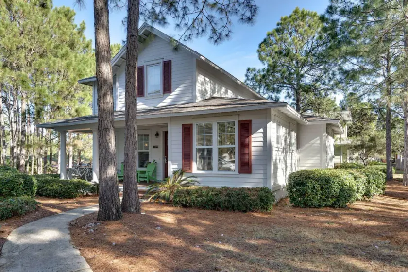 Golfing Around in Laurel Grove at Sandestin by Destin Getaways - Image 1
