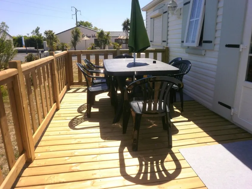 Bungalow With in Le Fenouiller With Pool Access and Furnis - Image 1