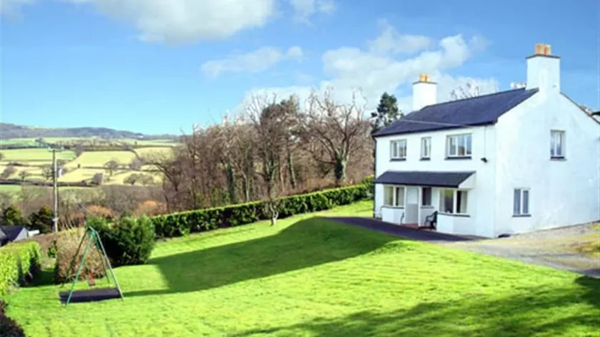 Garth- Stunning Scenic semi-rural Cottage with Games room - Image 1