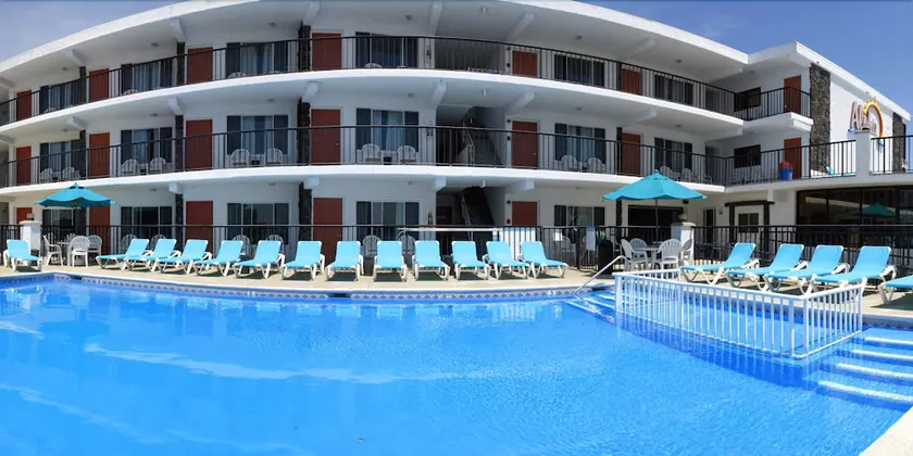 Aloha Oceanfront Motel - Image 1