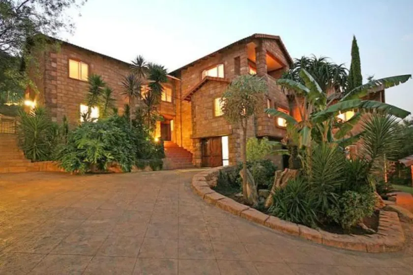 Ikhaya Guest House - Image 1