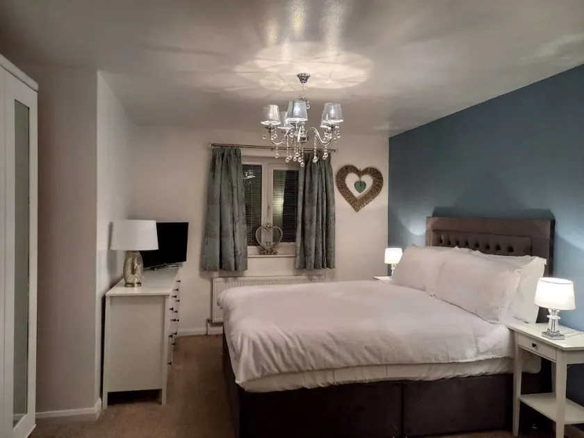 Charming Wentworth Lodge With Countryside Views - Image 1