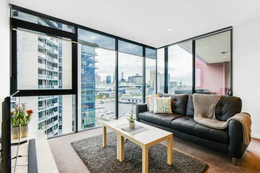Exquisite Apartments Docklands - Image 1