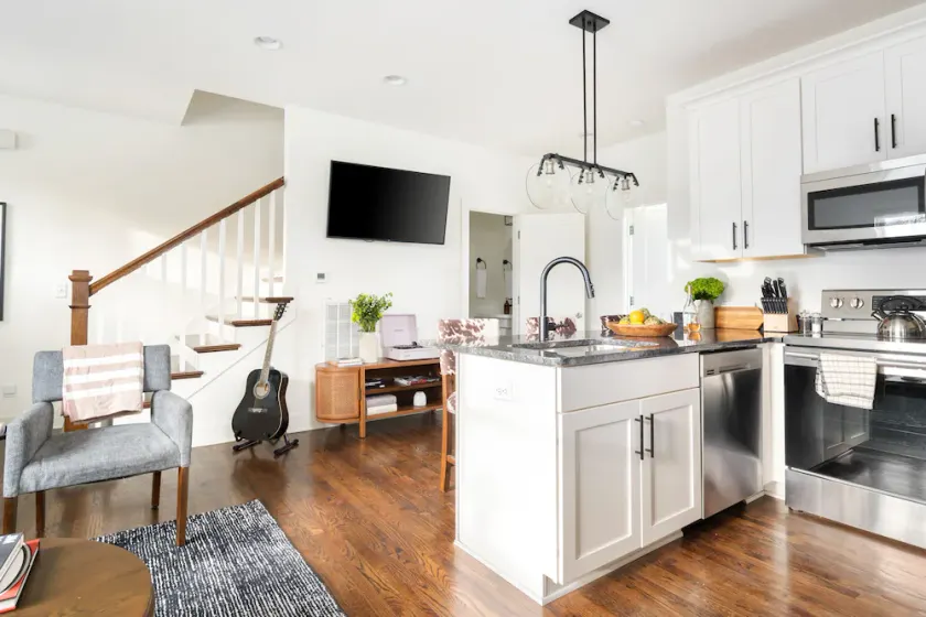 Hart Suite 3 by Avantstay Gorgeous Town House w/ Modern Amenities in Nashville! - Image 1