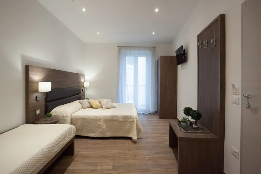 Magnifica Luxury Suites - Image 1
