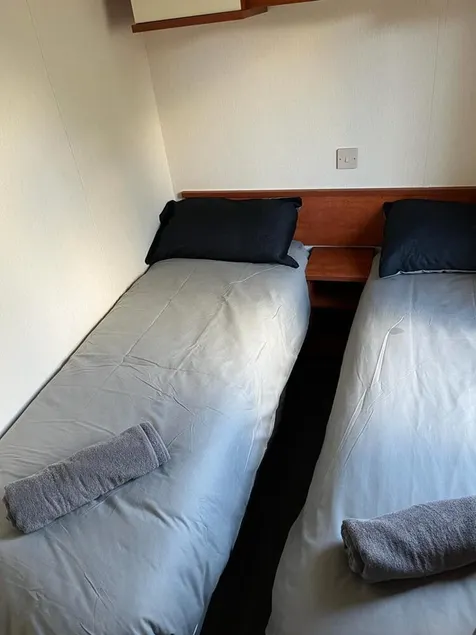 Spacious 2 bed holiday home entertainment on site - Image 1