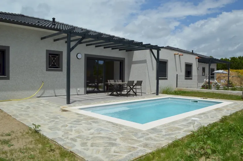 Villa piscine privée jardin Ghisonaccia - Image 1