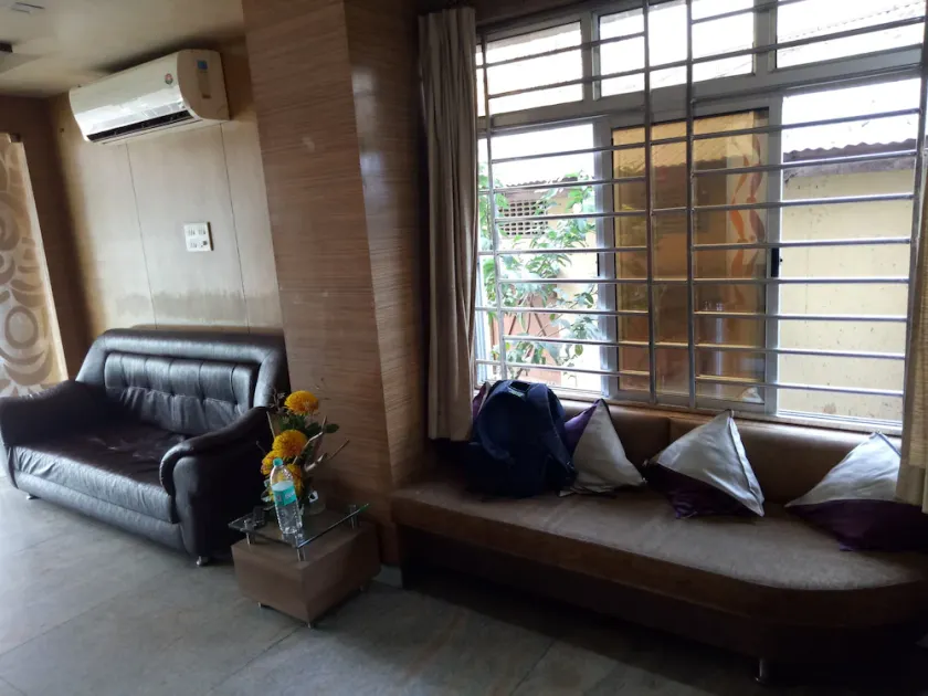 Hotel Barak Residency - Image 1