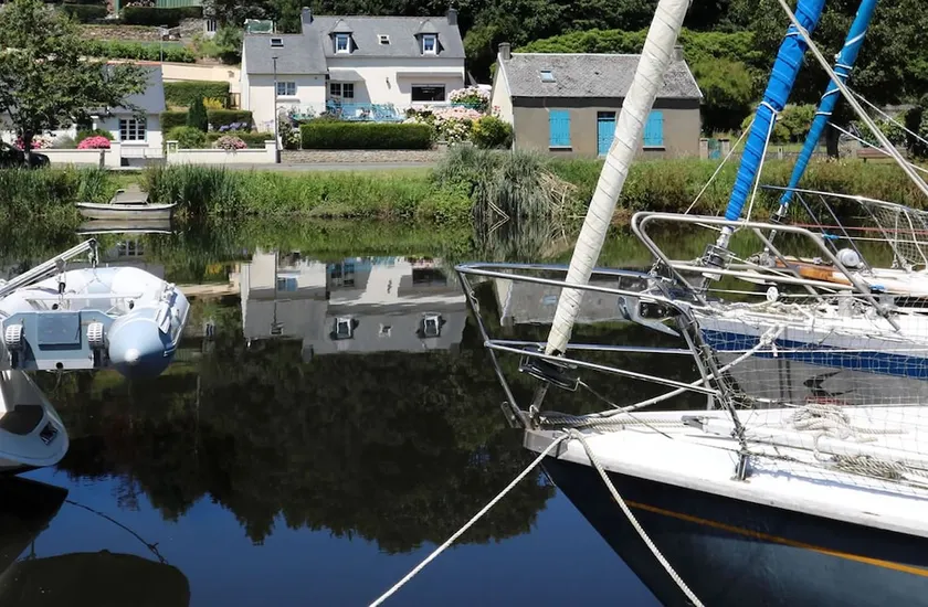 Au Bord De La Rive - Image 1