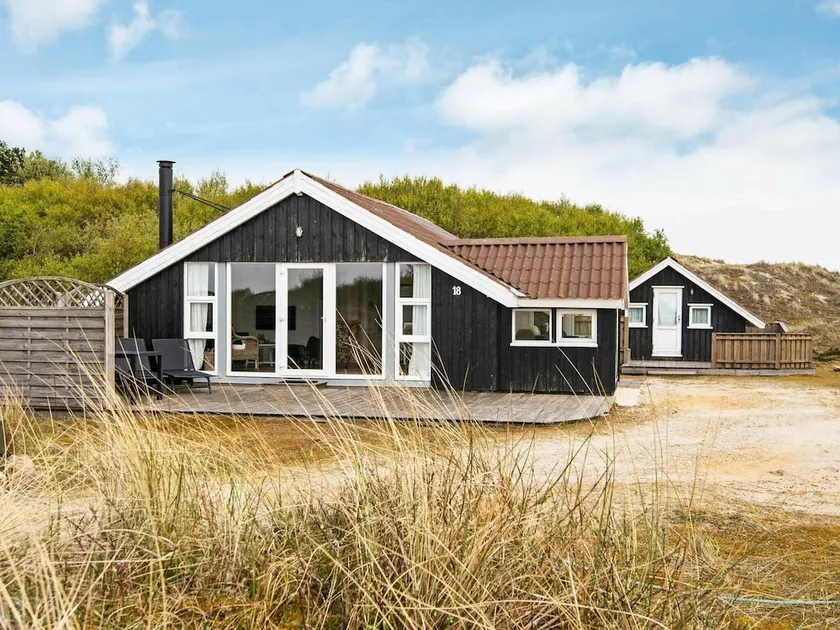 Spacious Holiday Home in Fanø Near Beach - Image 1