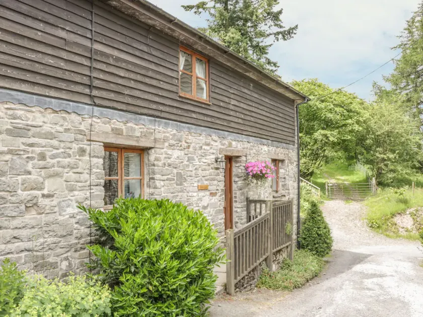 Barn End - Image 1