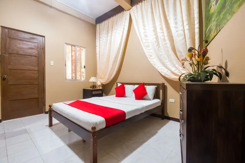 J & H Apartments by OYO Rooms - Image 1