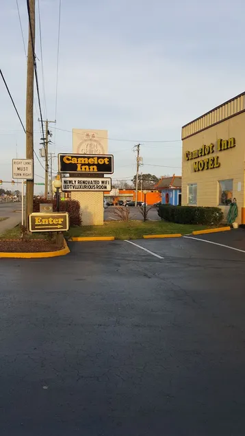 Camelot Inn Motel - Image 1