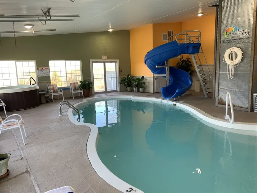 Lake House Hotel - Image 1