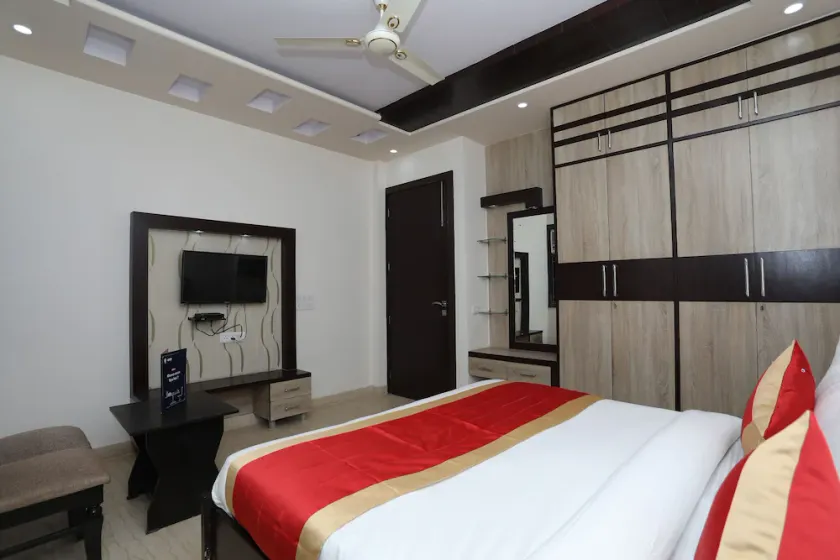 Hotel Royal India - Image 1