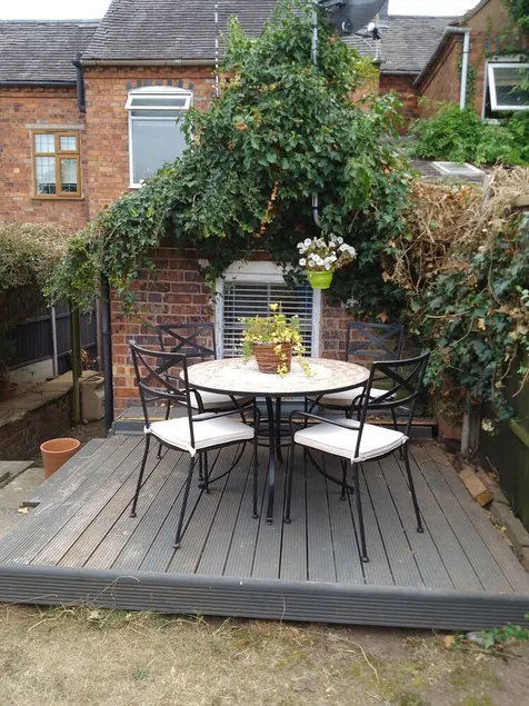 Captivating 2-bed House in Nuneaton - Image 1