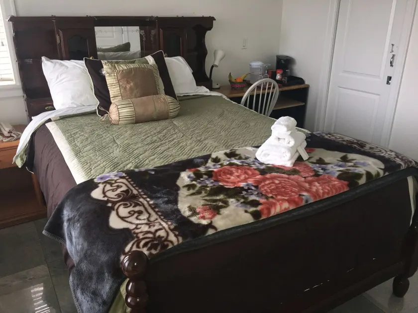 White House Bed and Breakfast - Image 1