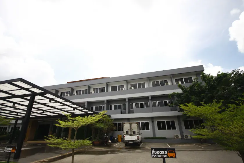 Pramsuk Hotel - Image 1