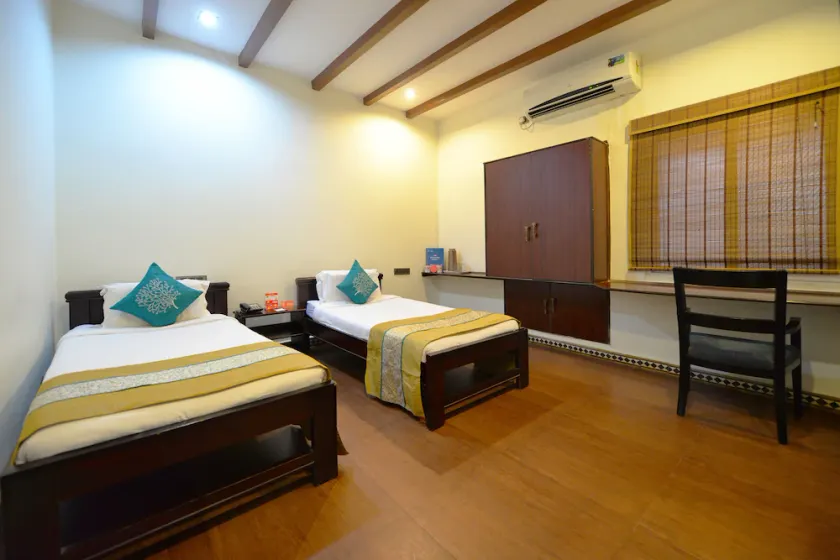 OYO 2207 Hotel Transit - Image 1