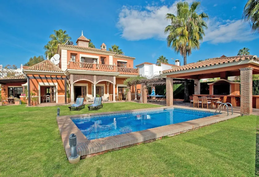 Holiday Villa With 5 Bedrooms, Private Pool, Nueva Andalucia, Marbella - Image 1